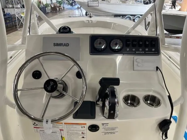 Slide: The Image of Boston Whaler 190 Montauk 2025 - 4
