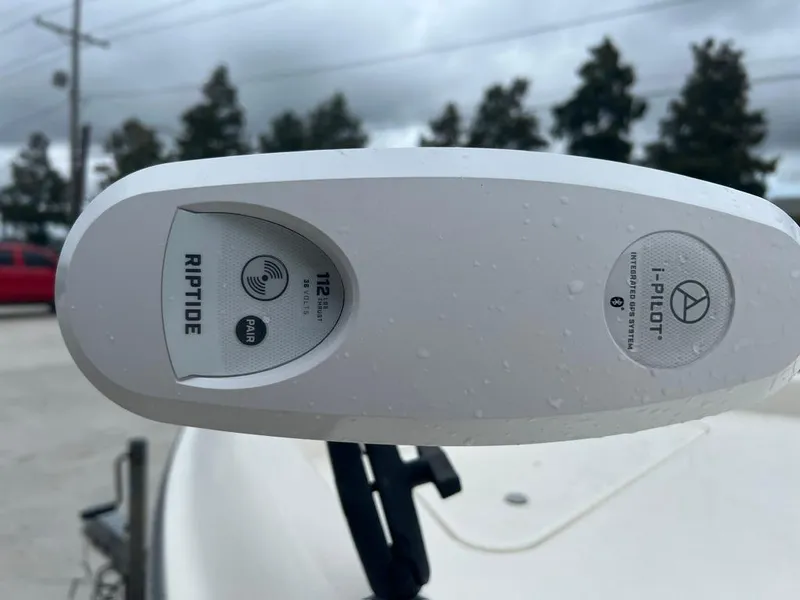 Slide: The Image of Close-up of a 2012 ShearWater 23LTZ boat's Riptide i-Pilot trolling motor. - 10