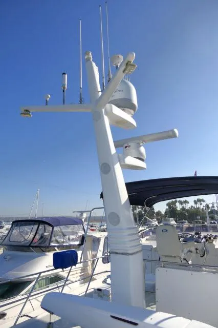 Slide: The Image of Flybridge mast - 62
