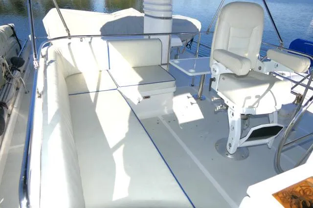 Slide: The Image of Flybridge settee - 70