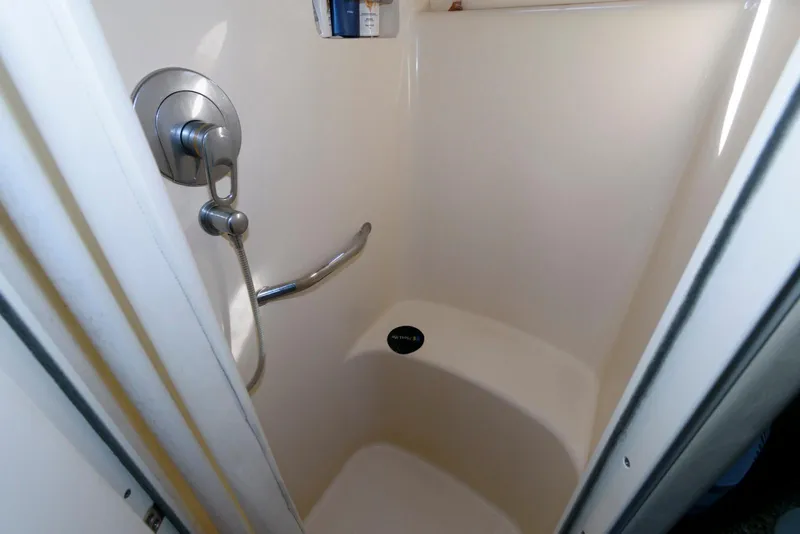 Slide: The Image of Shower area in 2006 Sea Ray 40 Motor Yacht with built-in seat and handle. - 20