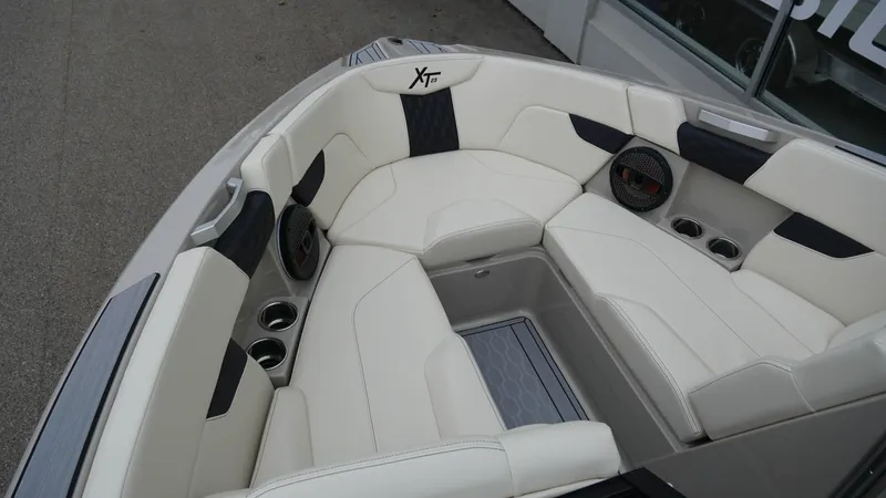 Slide: The Image of MasterCraft XT23 2025 - 10