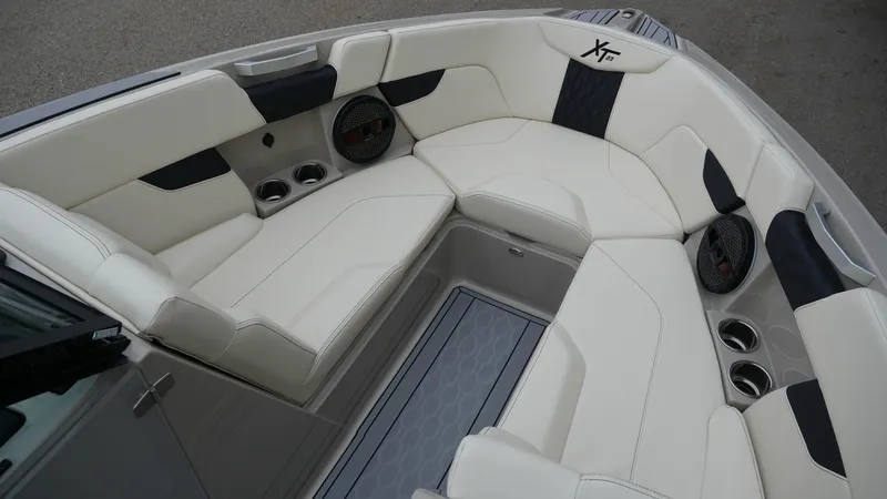 Slide: The Image of MasterCraft XT23 2025 - 11