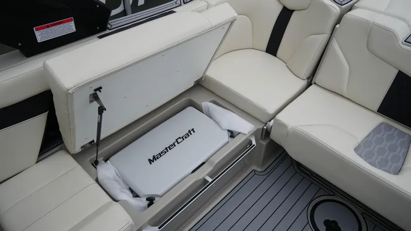 Slide: The Image of MasterCraft XT23 2025 - 14