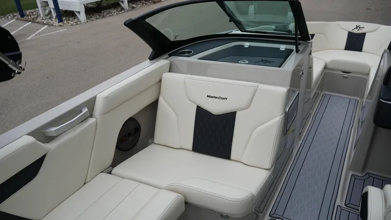 Slide: The Image of MasterCraft XT23 2025 - 9