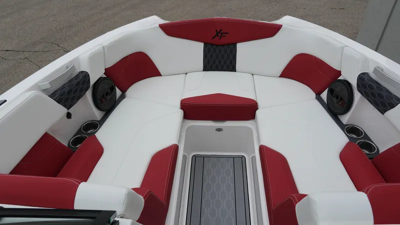 Slide: The Image of MasterCraft XT24 2025 - 15