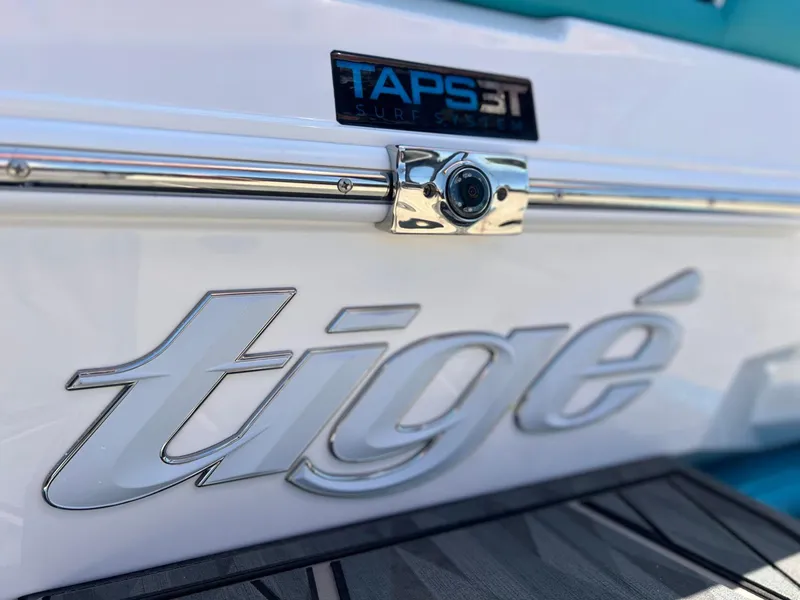 Slide: The Image of Tigé Ultré 25ZX 2025 - 12