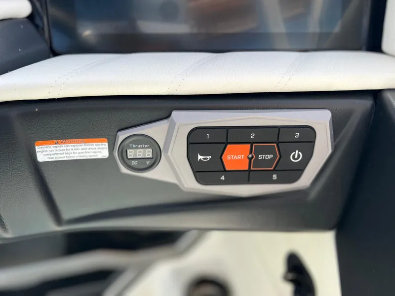 Slide: The Image of Tigé Ultré 25ZX 2025 - 19