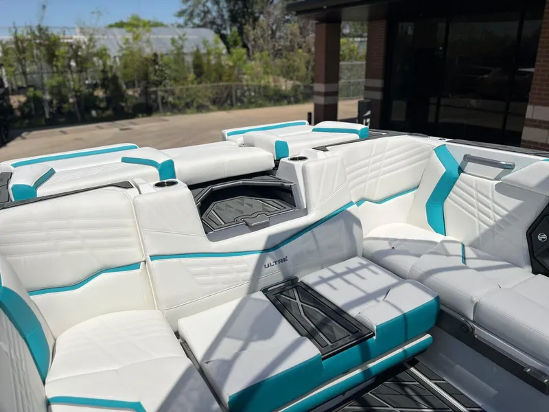 Slide: The Image of Tigé Ultré 25ZX 2025 - 28