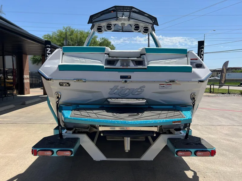 Slide: The Image of Tigé Ultré 25ZX 2025 - 5