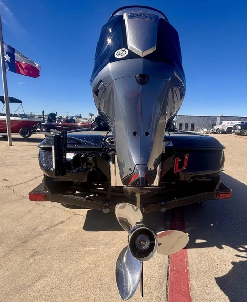 Slide: The Image of Skeeter FXR20 Limited 2025 - 5