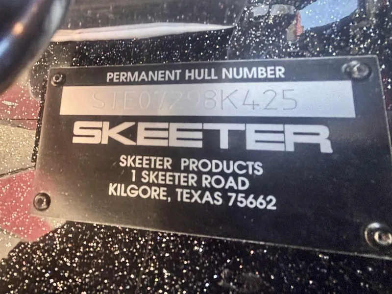 Slide: The Image of Skeeter FXR20 Limited 2025 - 7