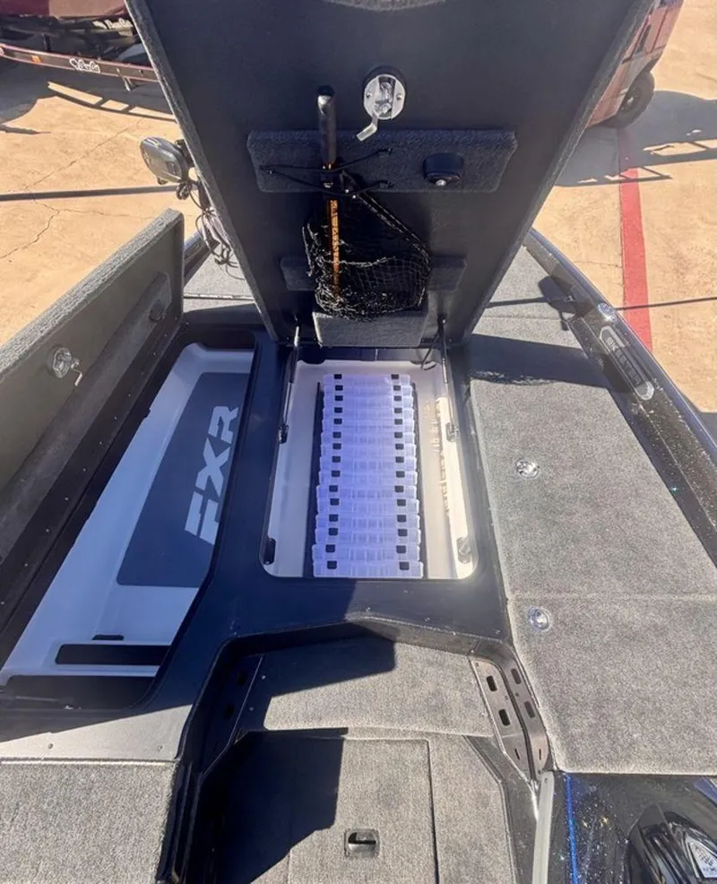 Slide: The Image of Skeeter FXR20 Limited 2025 - 8