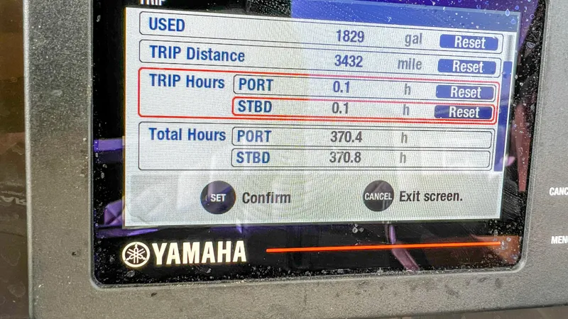 Slide: The Image of Yamaha boat display showing trip and total hours for Pursuit S 268 Sport, 2022 model. - 15