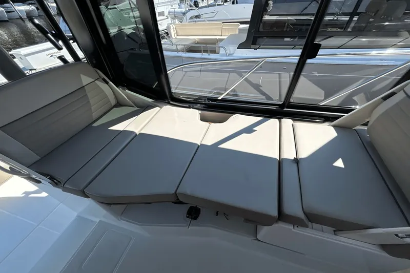 Slide: The Image of Boston Whaler 365 Conquest 2025 - 18