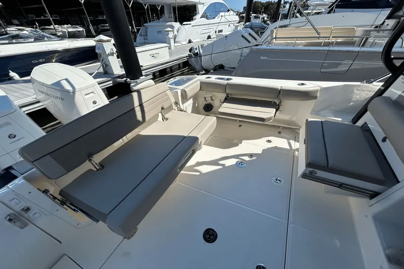 Slide: The Image of Boston Whaler 365 Conquest 2025 - 73