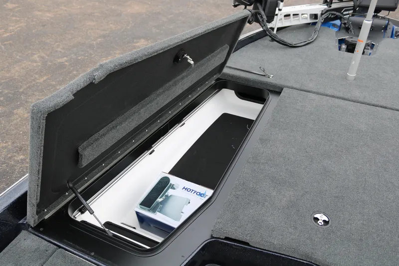Slide: The Image of 2025 Skeeter ZXR 21 boat storage compartment with open lid and Hot Foot throttle. - 15
