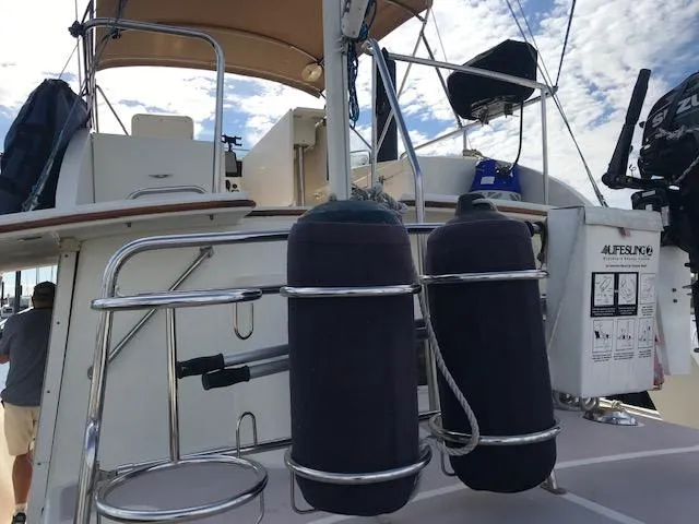 Slide: The Image of Pacific Seacraft 38T Fast Trawler, 2000 model, deck view with safety equipment. - 36