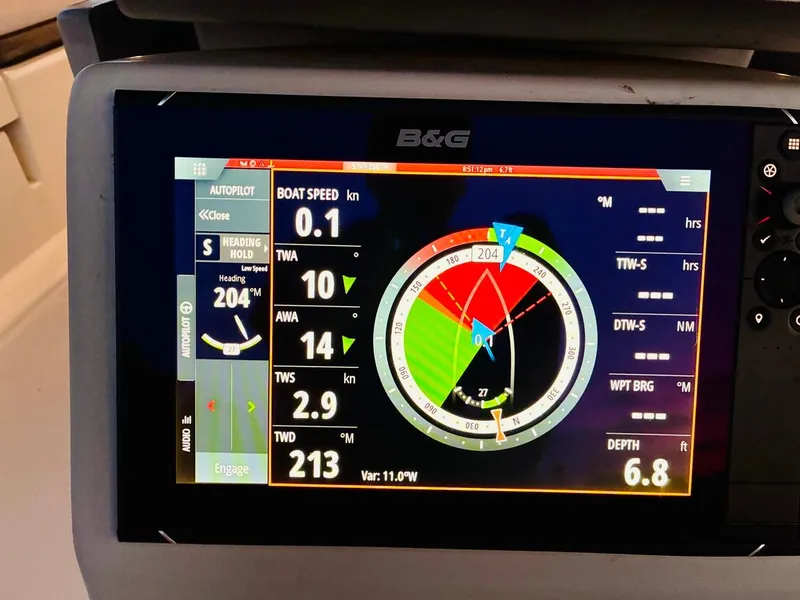 Slide: The Image of B&G navigation display on 2017 Beneteau Oceanis 45, showing boat speed and heading. - 46