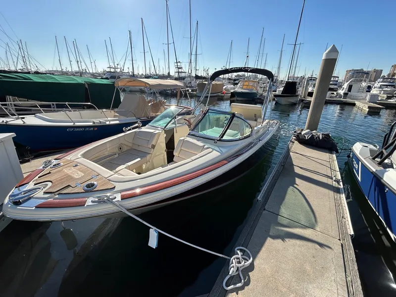The Image of 2020 Chris-Craft 25 Launch GT boat docked in marina under clear sky. - 0