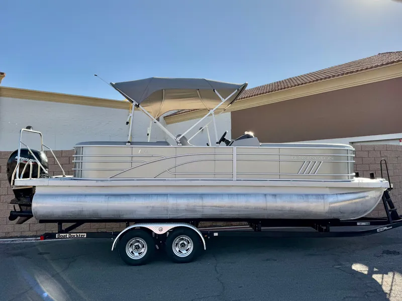 The Image of 2021 Bennington 23 LSR pontoon boat on trailer, parked outdoors. - 0