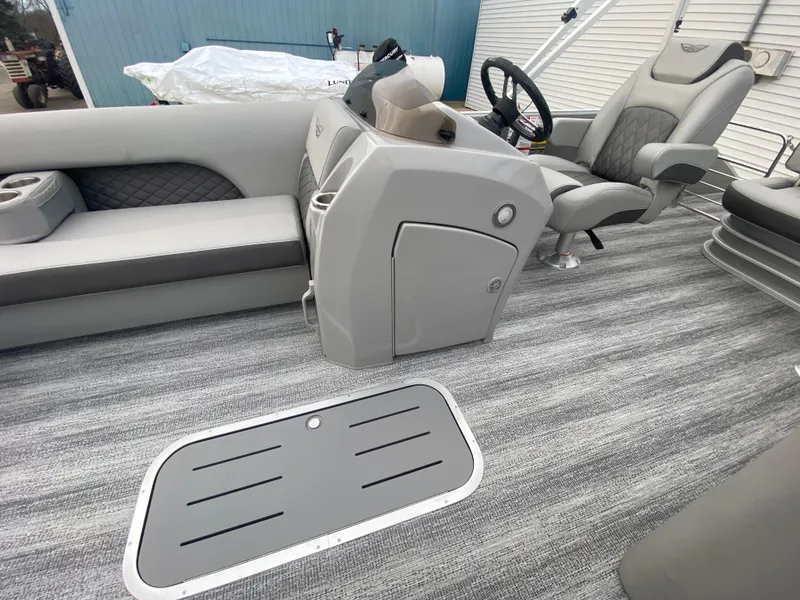 Slide: The Image of 2025 Bennington 23 LSB boat interior with modern seating and steering console. - 17