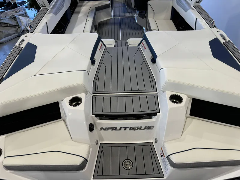 Slide: The Image of Nautique Super Air Nautique S23 2024 - 10