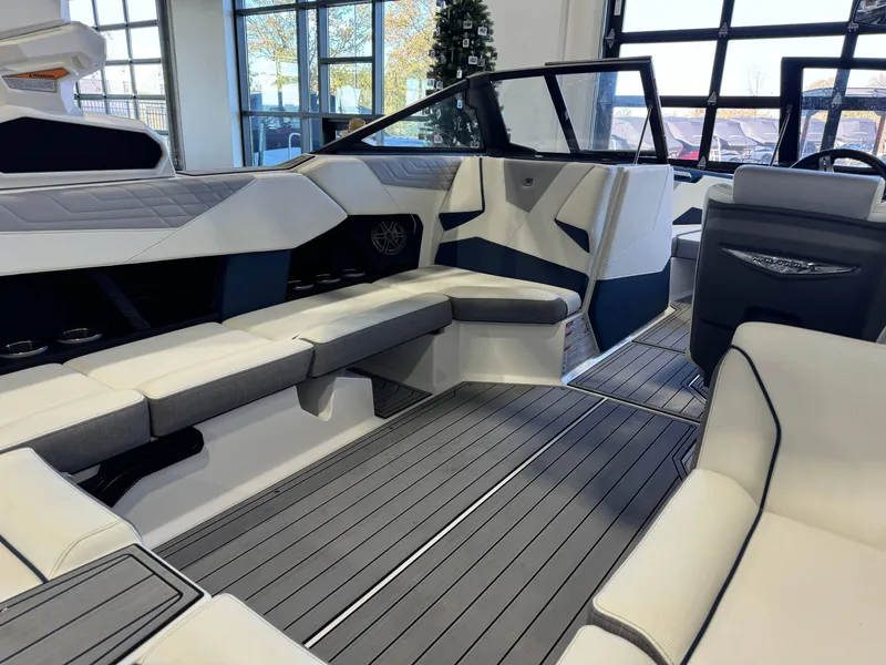 Slide: The Image of Nautique Super Air Nautique S23 2024 - 14