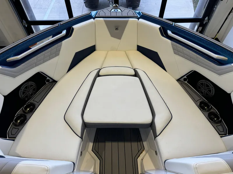 Slide: The Image of Nautique Super Air Nautique S23 2024 - 17