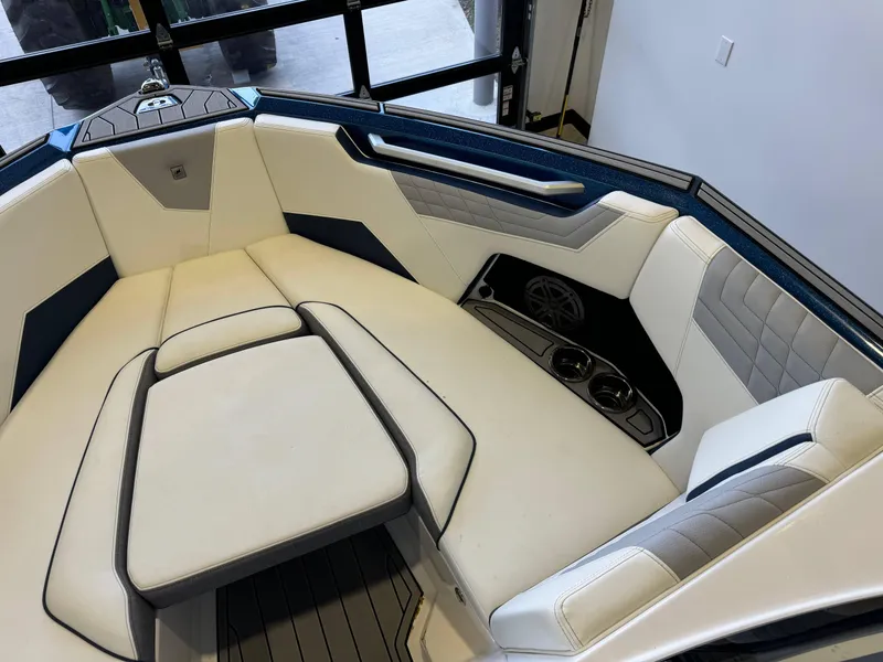Slide: The Image of Nautique Super Air Nautique S23 2024 - 18