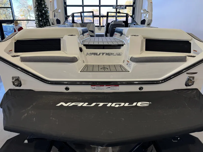 Slide: The Image of Nautique Super Air Nautique S23 2024 - 8