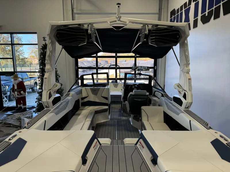 Slide: The Image of Nautique Super Air Nautique S23 2024 - 9