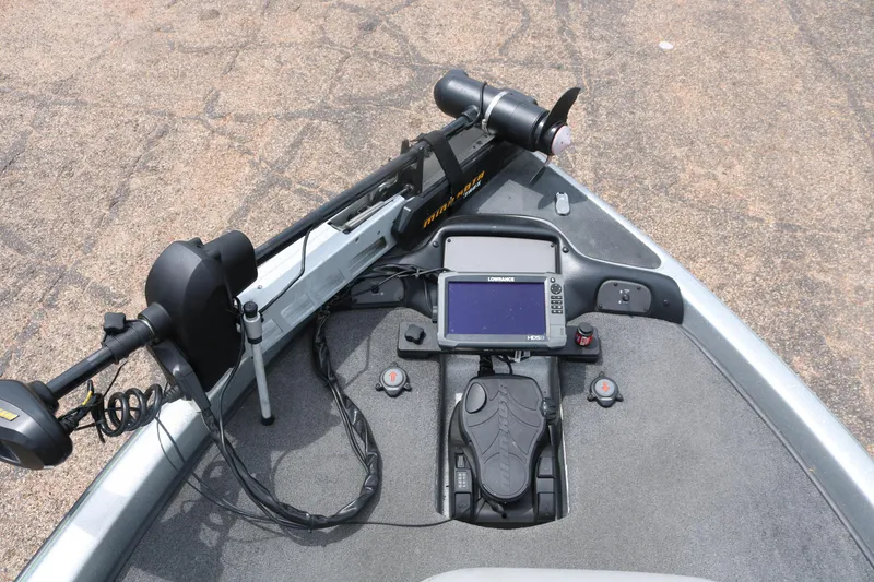 Slide: The Image of 2016 Phoenix 920 ProXP boat deck with Kistler branding and fishing equipment. - 19