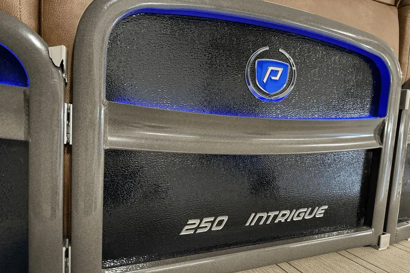 Slide: The Image of Premier 250 Intrigue 2021 - 105
