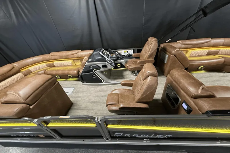 Slide: The Image of Premier 250 Intrigue 2021 - 12
