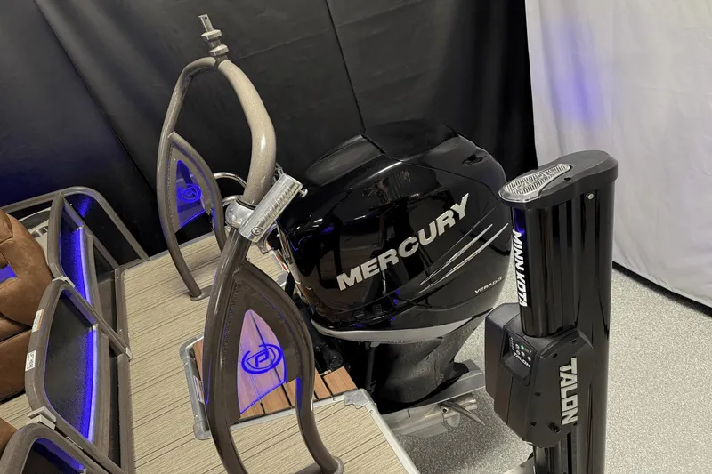 Slide: The Image of Premier 250 Intrigue 2021 - 15