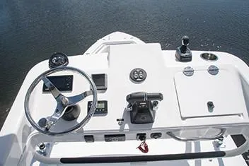 Slide: The Image of Everglades 355 Center Console 2019 - 32