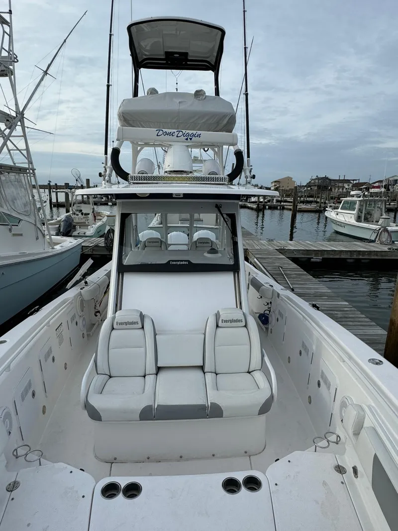 Slide: The Image of Everglades 355 Center Console 2019 - 33