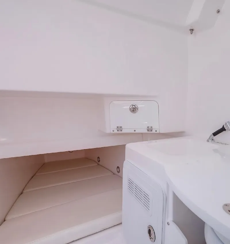 Slide: The Image of Everglades 355 Center Console 2019 - 38