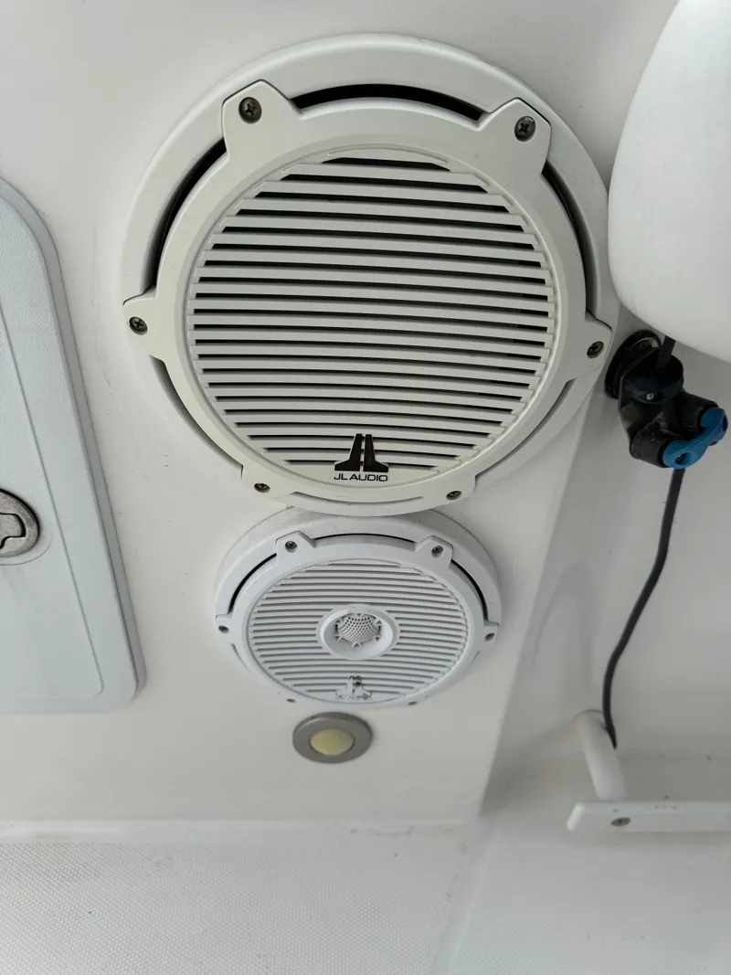 Slide: The Image of Everglades 355 Center Console 2019 - 39