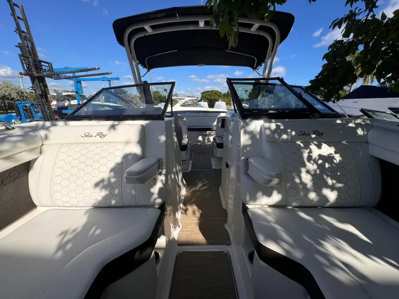 Slide: The Image of Sea Ray SDX 270 2018 - 15