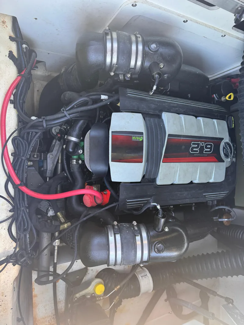 Slide: The Image of Sea Ray SDX 270 2018 - 19