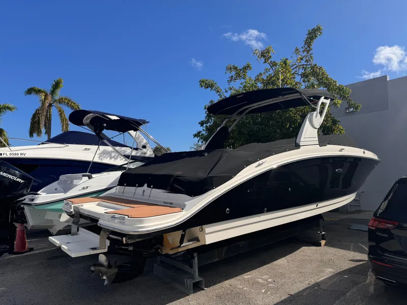 Slide: The Image of Sea Ray SDX 270 2018 - 2