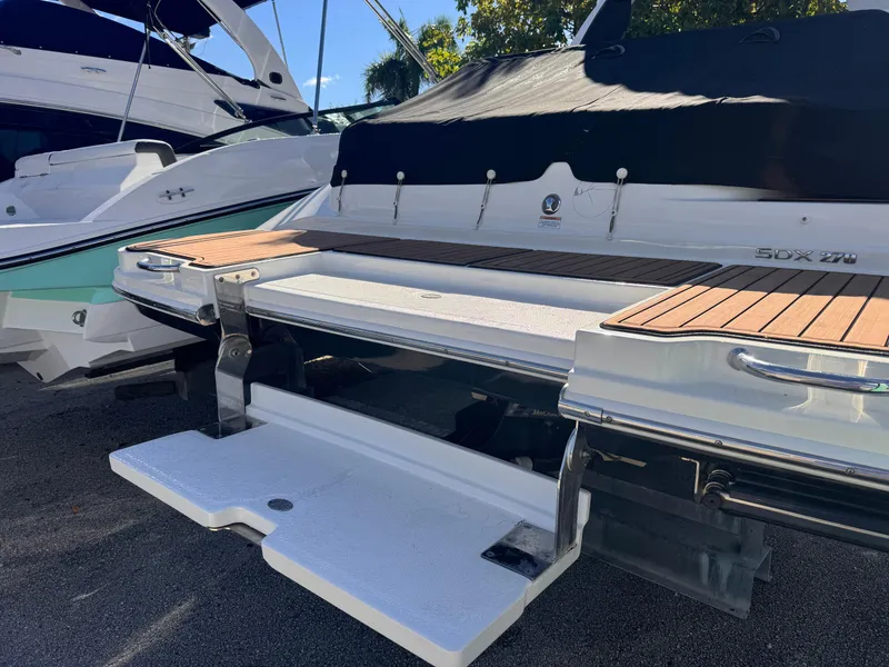 Slide: The Image of Sea Ray SDX 270 2018 - 3