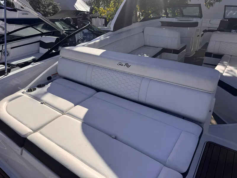 Slide: The Image of Sea Ray SDX 270 2018 - 5