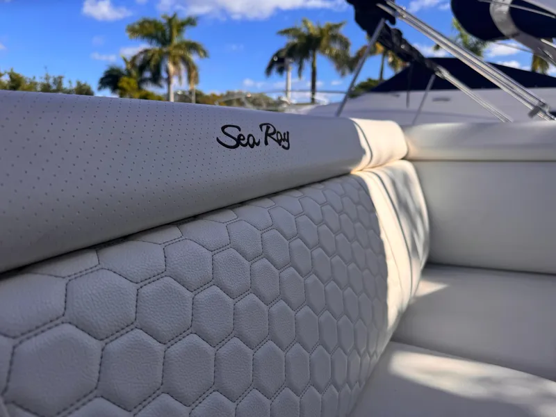 Slide: The Image of Sea Ray SDX 270 2018 - 7