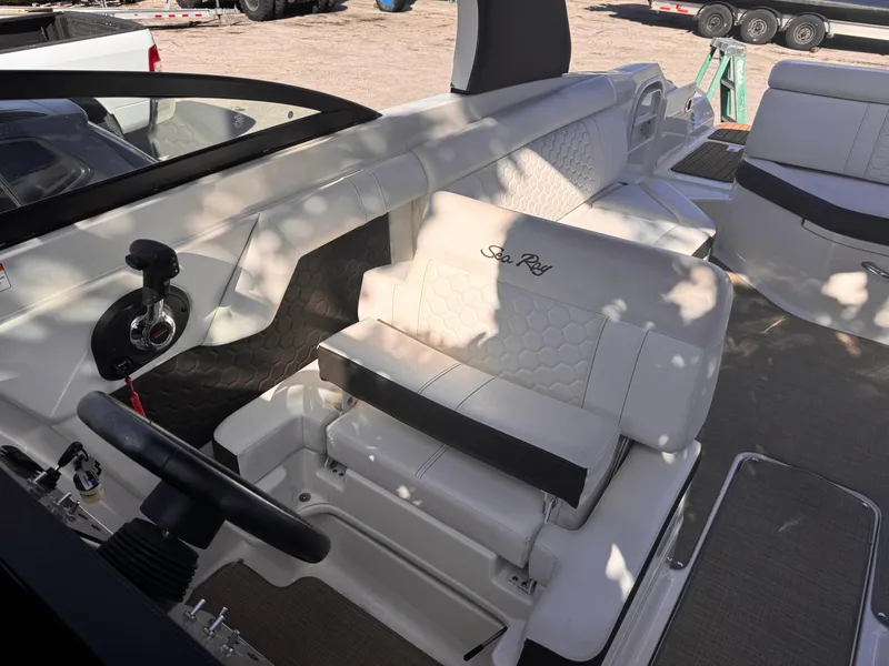 Slide: The Image of Sea Ray SDX 270 2018 - 8