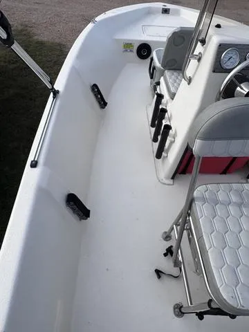 Slide: The Image of Sea Chaser EV180 Sea Skiff 2025 - 10