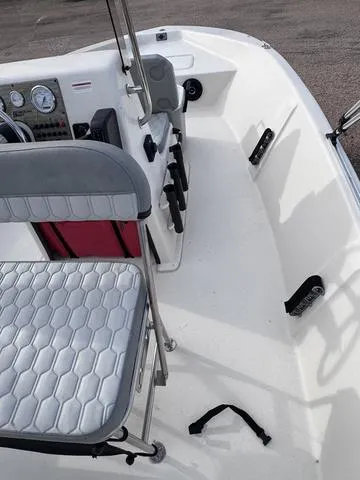 Slide: The Image of Sea Chaser EV180 Sea Skiff 2025 - 11