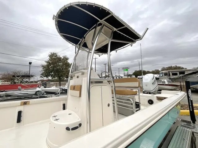 Slide: The Image of Carolina Skiff 25 LS 2025 - 12